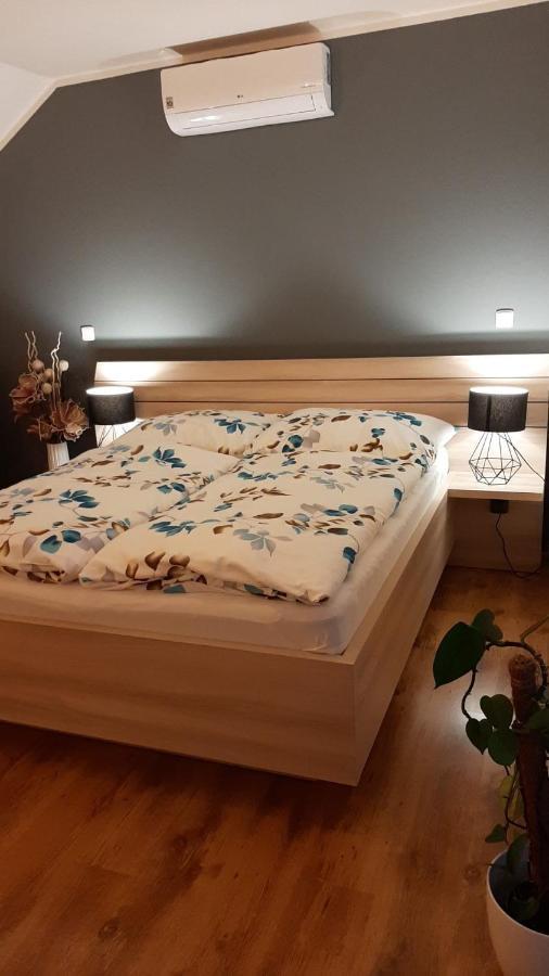 Apartmany Konevova Mikulov Buitenkant foto